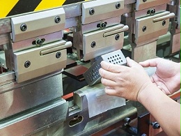 江西沖壓件廠，自動(dòng)化沖壓設(shè)備的特點(diǎn)-五金百科「誠(chéng)瑞豐」