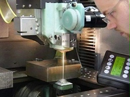 帶您開(kāi)眼界--沖壓模具加工七步曲 第二步（慢走絲線切割）