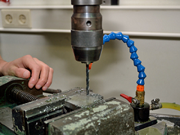 佛山五金沖壓模具廠，教你使用臺鉆