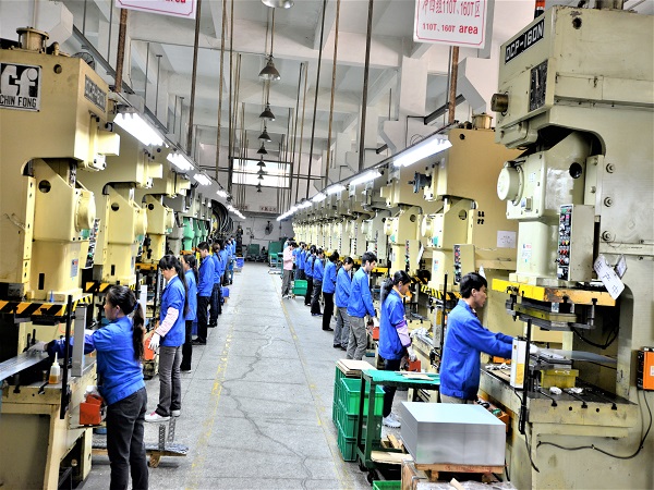 精密五金沖壓件生產(chǎn)圖片線