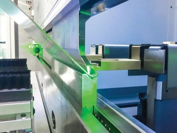 鈑金加工折彎工序如何克服偏移問題，從而提高精確度？