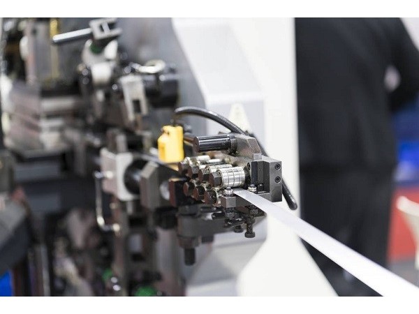 五金沖壓技術(shù)如何提高汽車沖壓材料利用率？-深圳誠瑞豐五金沖壓廠