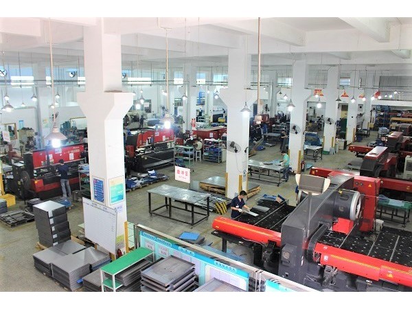 深圳鈑金沖壓加工現(xiàn)場是怎樣的？
