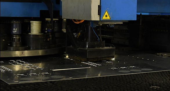 沖壓機(jī)對于切割相對簡單的零件特別有效，否則零件將被激光或水刀切割