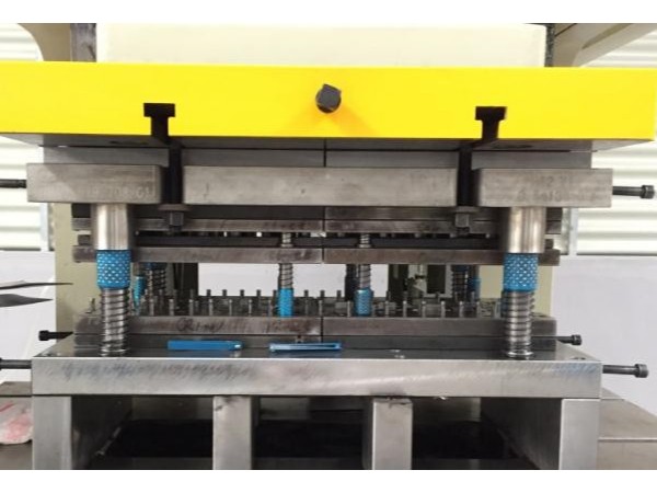 沖壓模具設(shè)計(jì)圖